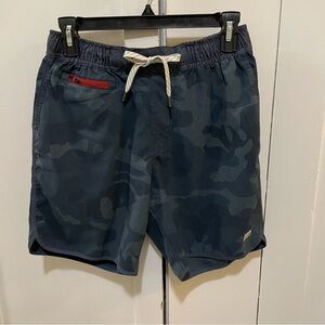 Vuori Navy Camo Banks Shorts size small